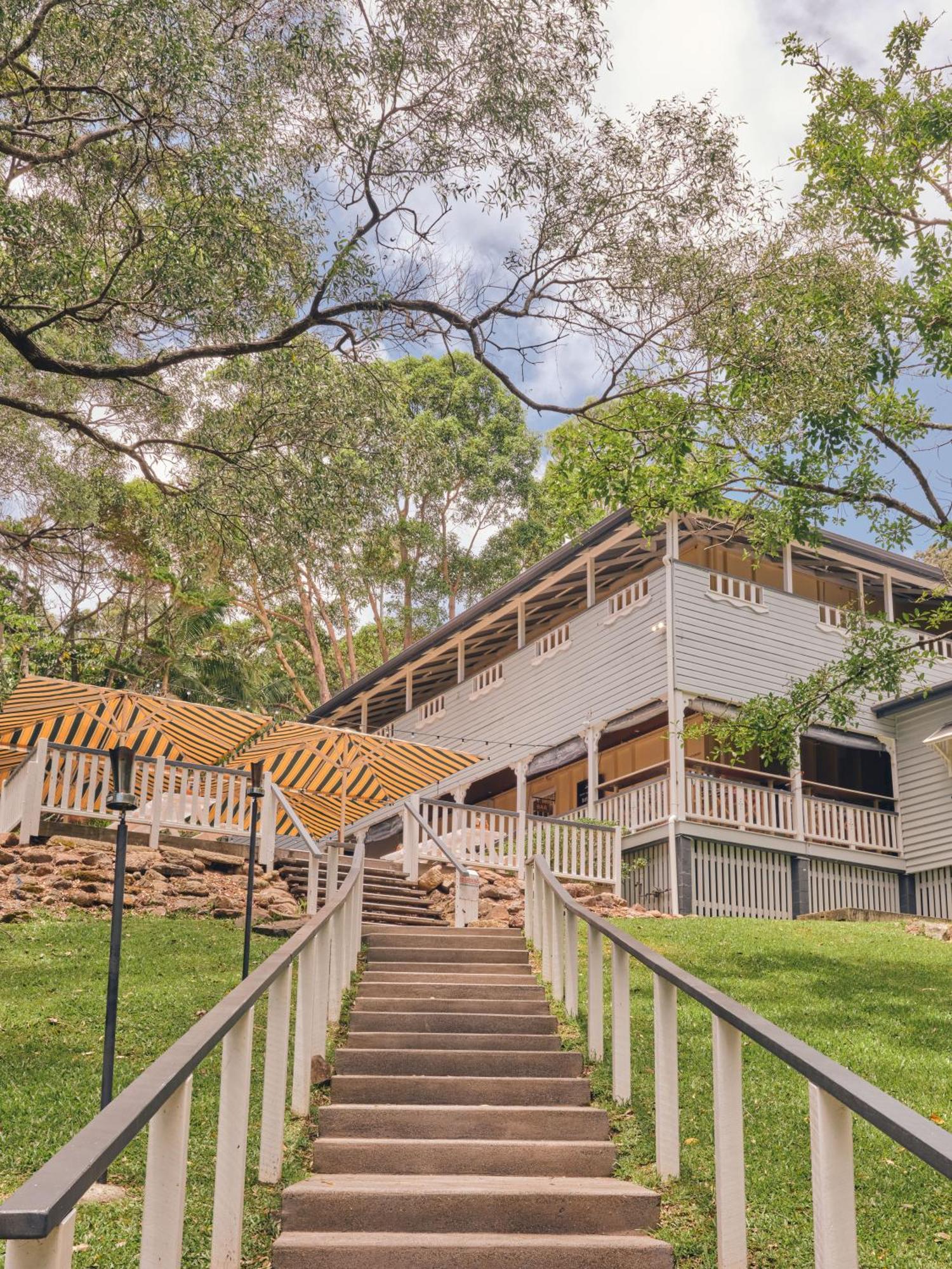 Halse Lodge ヌーサヘッズ エクステリア 写真